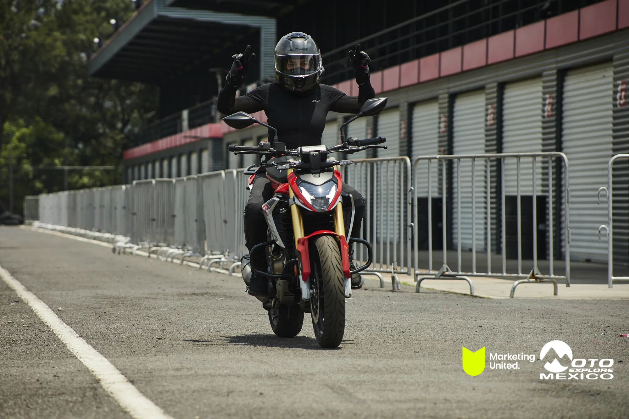 HUNK TRACKDAY 129